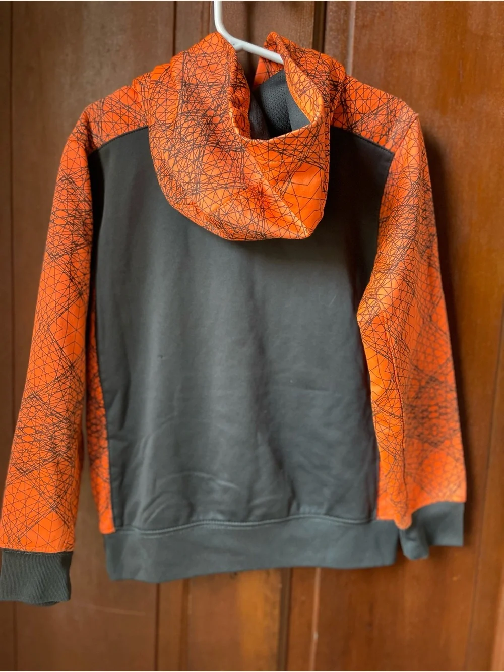 Nike dri fit boys size 6 gray / orange athletic hoodie